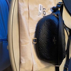 BRAND NEW LOUIS VUITTON BUMBAG BLACK LEATHER
